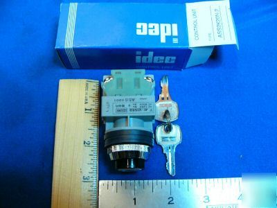Idec keyed on/off switch 125V 5A - - lot of 10 each
