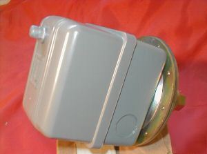 New square d 9016GVG1J10 vacuum switch 480V 5HP - 