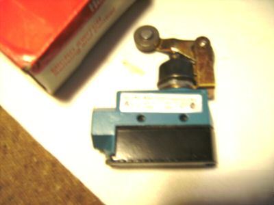 Honeywell limit switch (micro) model BZE6-2RN2 
