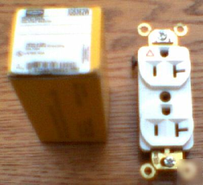 Hubbell IG5362W 20 amp 125 volt 5-20R white receptacle