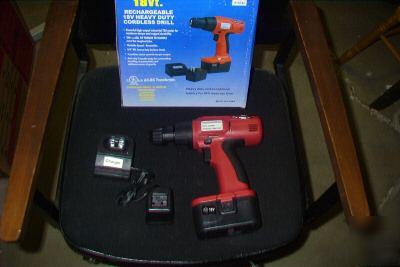 Cordless 3/8 keyless clutch drill and charger