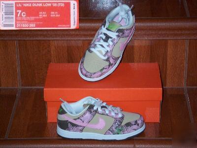 New girls lil' nike dunk low '05 size 7C - 