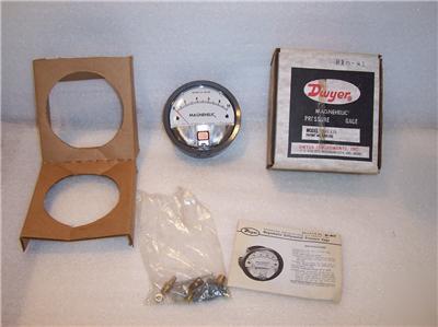 New dwyer 2010 magnehelic gauge 0 -10 in wc old stock