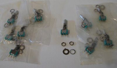 Eaton locking lever toggle switches sp/dt