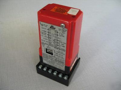 Red lion PRS1-0101 speed switch w/ SD12 base PRS10101