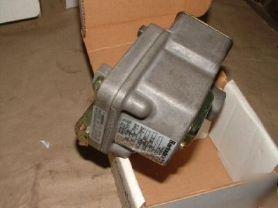 Nnb barksdale pressure vacuum switches D1T-A80SS