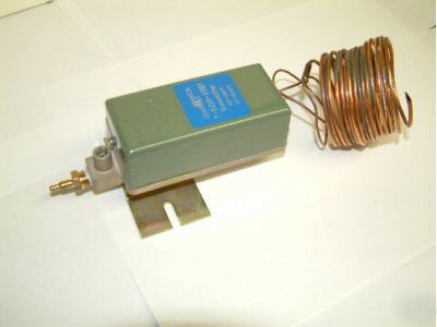 Johnson controls temperature transmitter t-5210-1116