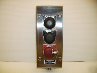 Stainless control station 3 push button w/lockout 2HW31