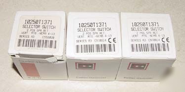 New 3PC cutler hammer selector switch in box