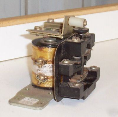 General electric IC2820A200 dc contactor