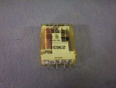 Idec plug-in relay RHN1B-10U dc 24V ___Z15