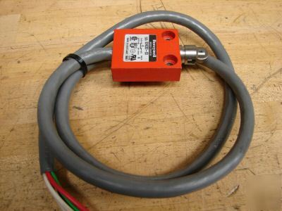 New honeywell micro switch 924CE2-S3 roller plunger