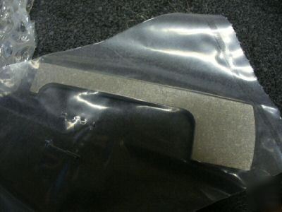 Plate,retaining,electrical connector 