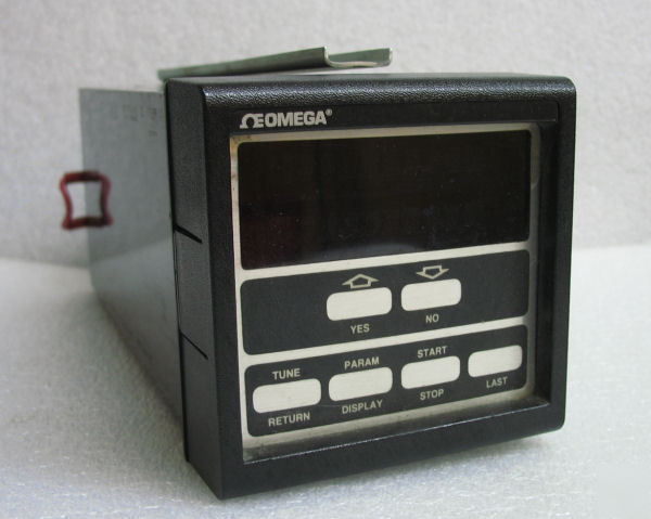 Omega CN200V5 D1 at dual output temperature microproces