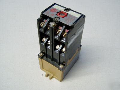 Allen bradley relay contact m/n: 700-PK800A1 - used