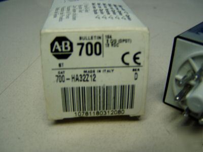 New allen bradley cube relay ser d m/n: 700-HA32Z12 - 