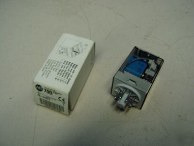 New allen bradley cube relay ser d m/n: 700-HA32Z12 - 