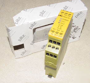 New pilz safety relay PNOZX2.1 24V ac / dc in box