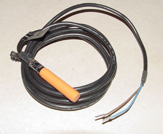 Effector proximity sensor if-2002-abow 12MM 20-140VAC