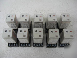 Allen bradley 700-HA32Z12 control relay lot of 10