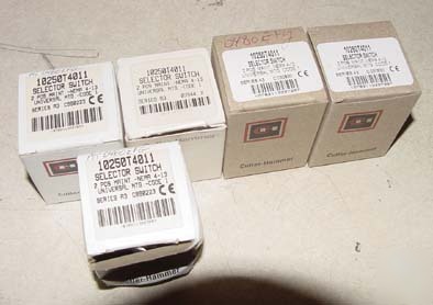 New 5PC cutler hammer selector switch in box