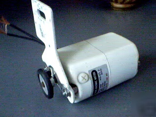 Sewing machine motor 110V ac 6000 rpm w/ mount bracket