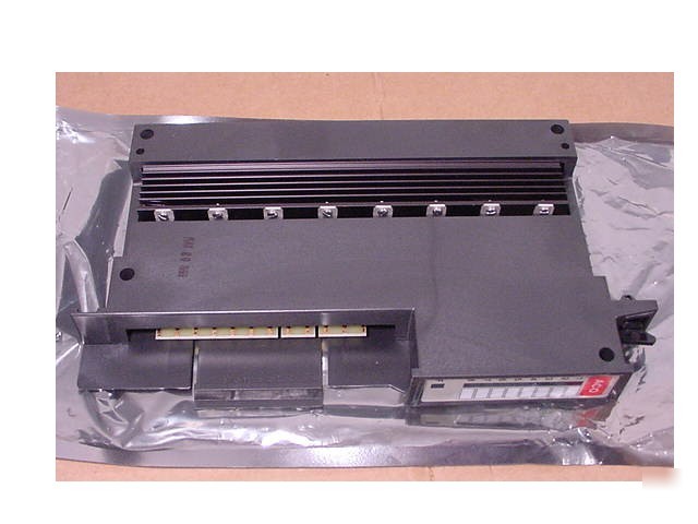 New cincinnati milacron 3-531-3839A ac output module 