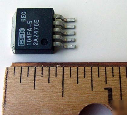 Ti dmos 1A ~ regulator REG104FA-5 (4)