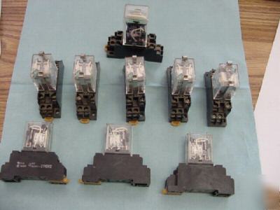 Lot of omron MY2N-D2 relays w/ MY2N-cr + bases, c list<