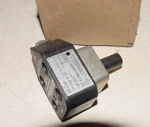 New namco cylindicator proximity switch EE220-30520 