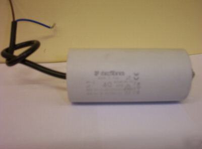 Motor run capacitor 40UF 400/450 volts with flying lead