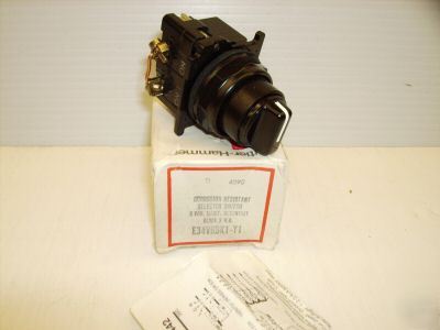 New cutler-hammer selector switch E34VHBK1-Y1 3-pos 