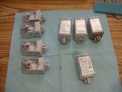 Lot of allen-bradley: 700-HA32Z24 relays, qty. 8 <