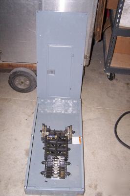 QO327M100 - load center, three phase