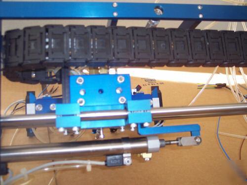 Robot? * pneumatic robot * x, z * plus two grip arms