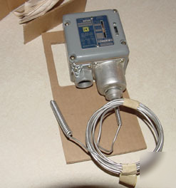 New square d 9025 temperature switch in box