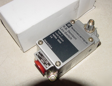New telemecanique r.b. denison limit switch in box