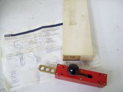 New telemecanique zck Y101 safety switch w/ key in box