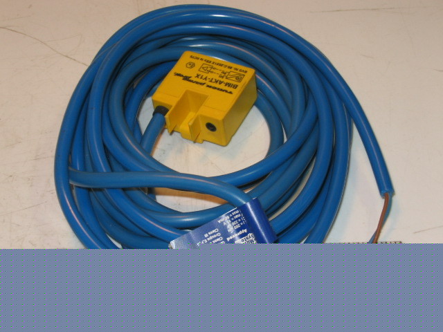 New turck proximity sensor bim-akt-Y1X/7M