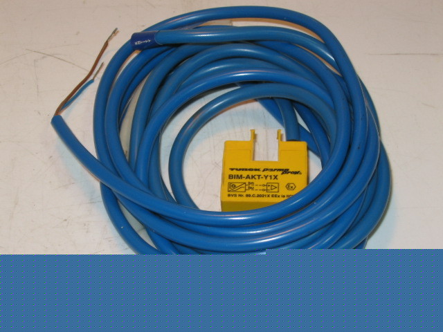 New turck proximity sensor bim-akt-Y1X/7M