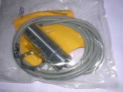 Turck capacitive proximity sensor switch BC10-M30-RZ3X