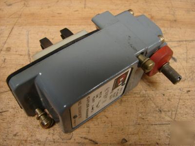 New cutler hammer 10316H5875C limit switch 