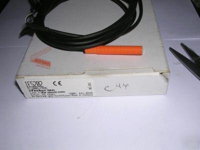 New ifm efector inductive proximity switch, IE5202