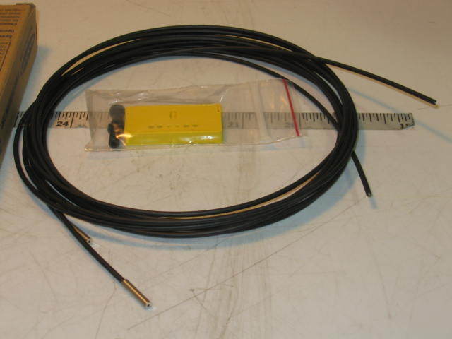 Pair of banner plis-1 plastic fiber optic cable PIFM46U