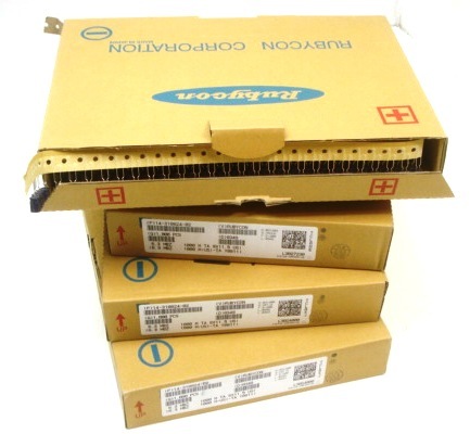 Lot of 4000 electrolytic capacitors, 1000UF