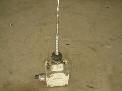 Siemens limit trip lever switch 3SE3 100-1R IP65