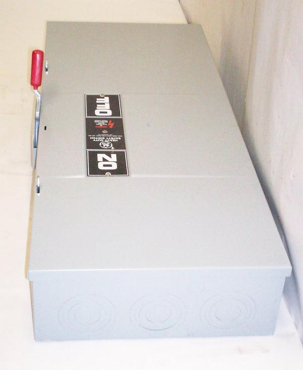 New ge safety disconnect switch 200 amp 240 volt 2 pole
