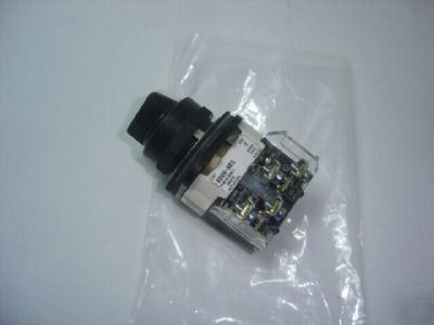 Allen bradley 800H-HR5 2 positions selector switch