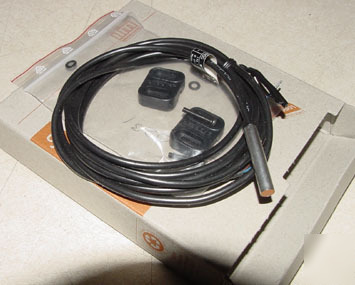 New efector proximity switch IT5009 in box