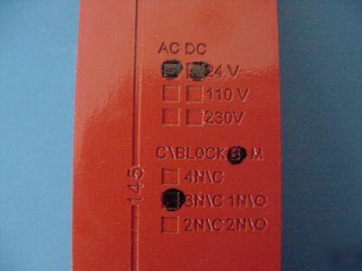 4 allen-bradley 440G-MT47040 guard lock interlock swich